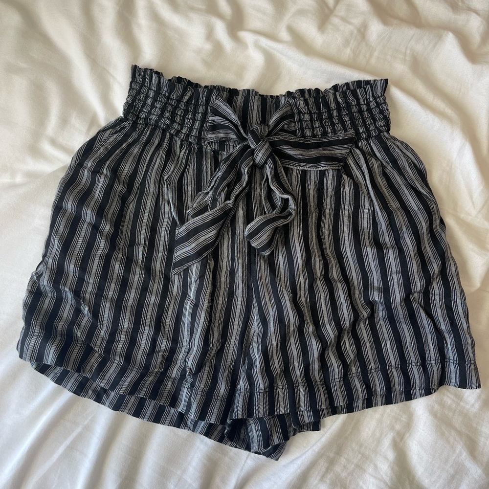 hollister ultra high rise paper bag shorts